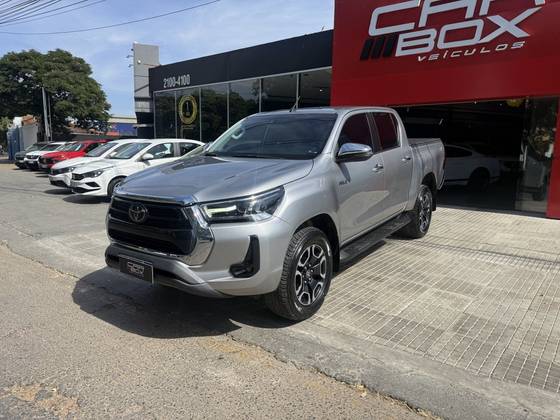 TOYOTA HILUX 2.8 D-4D TURBO DIESEL CD SRX 4X4 AUTOMÁTICO TOYOTA HILUX 2.8 D-4D TURBO DIESEL CD SRX 4X4 AUTOMÁTICO